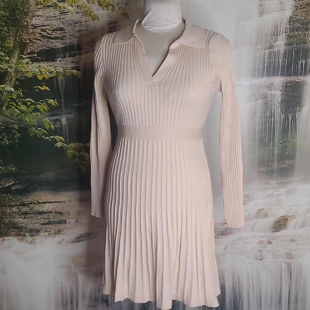New with tags! Womens Medium Cream Ribbed Knit Long Sleeve Pleated Vneck Dress